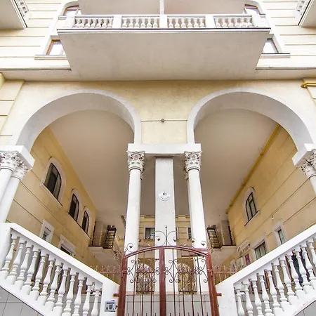 Modern In The Center In A New Building Apartment Odessa
